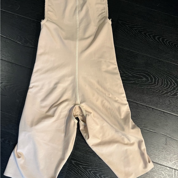 COPY - Marena stage 1 post surgical girdle with suspenders medium. - Picture 2 of 4